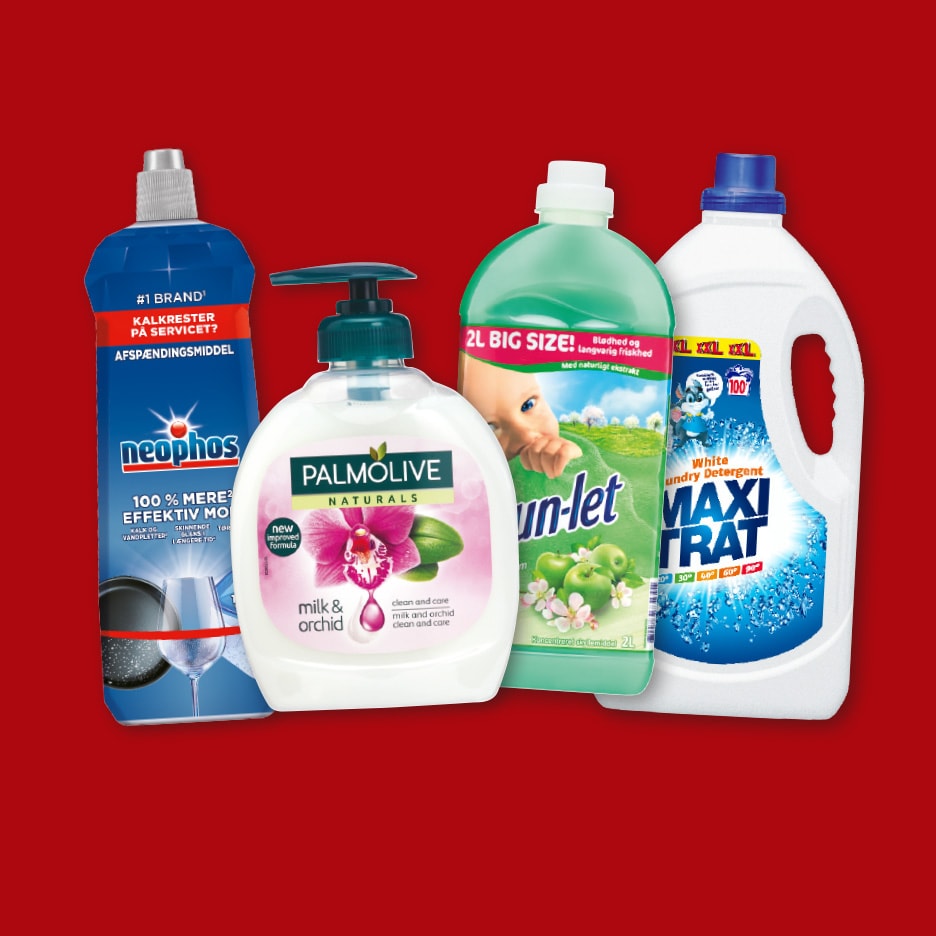 Fire rengøringsprodukter, herunder opvaskemiddel, håndsæbe, skyllemiddel og vaskemiddel.