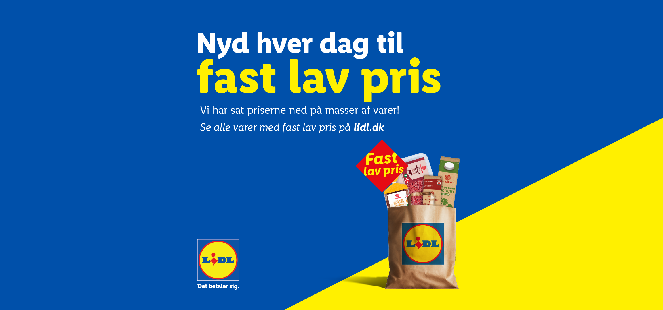 En indkøbspose med hakket oksekød, rugbrød, piskefløde og yoghurt, med teksten 'Nyd hver dag til fast lav pris'.